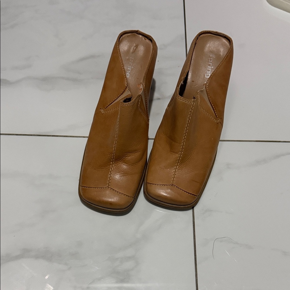 Chic Tan Leather Mules for Women - Picture 2 of 9